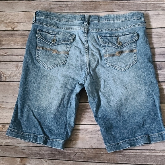 Arizona Jean Co. medium wash jean shorts with 10" inseam - Picture 2 of 8